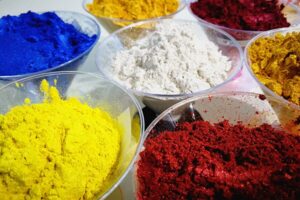 Reactive dyes and pigments